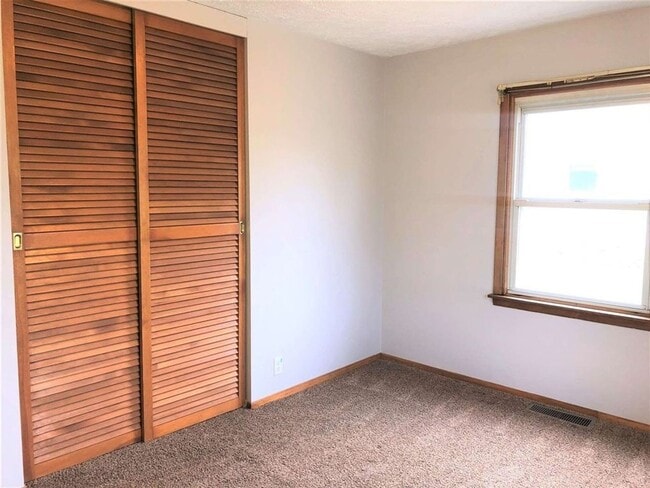 Building Photo - 3 bedroom 1 bath