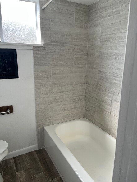 Building Photo - 205 N Ormsby St