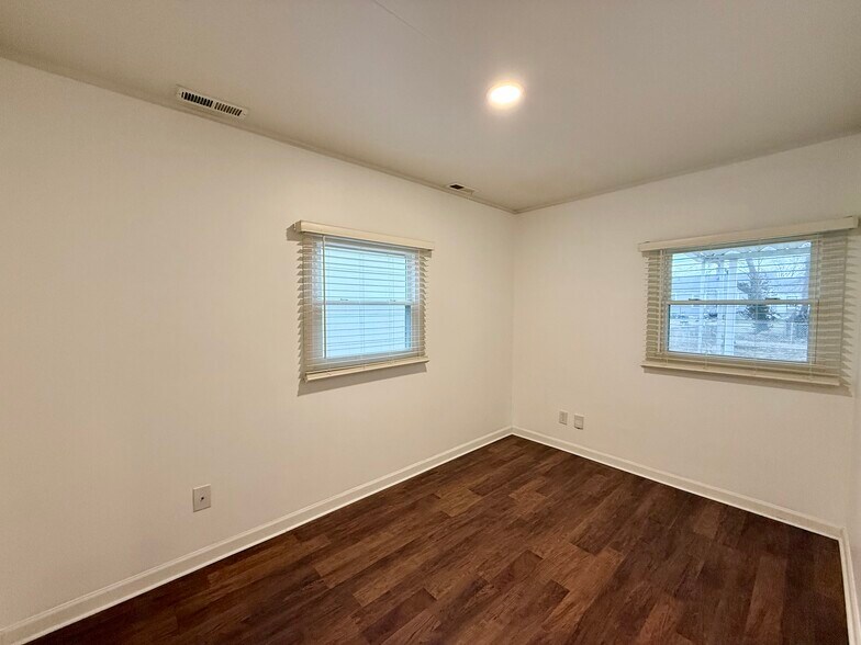 Building Photo - 622 Northview Ave