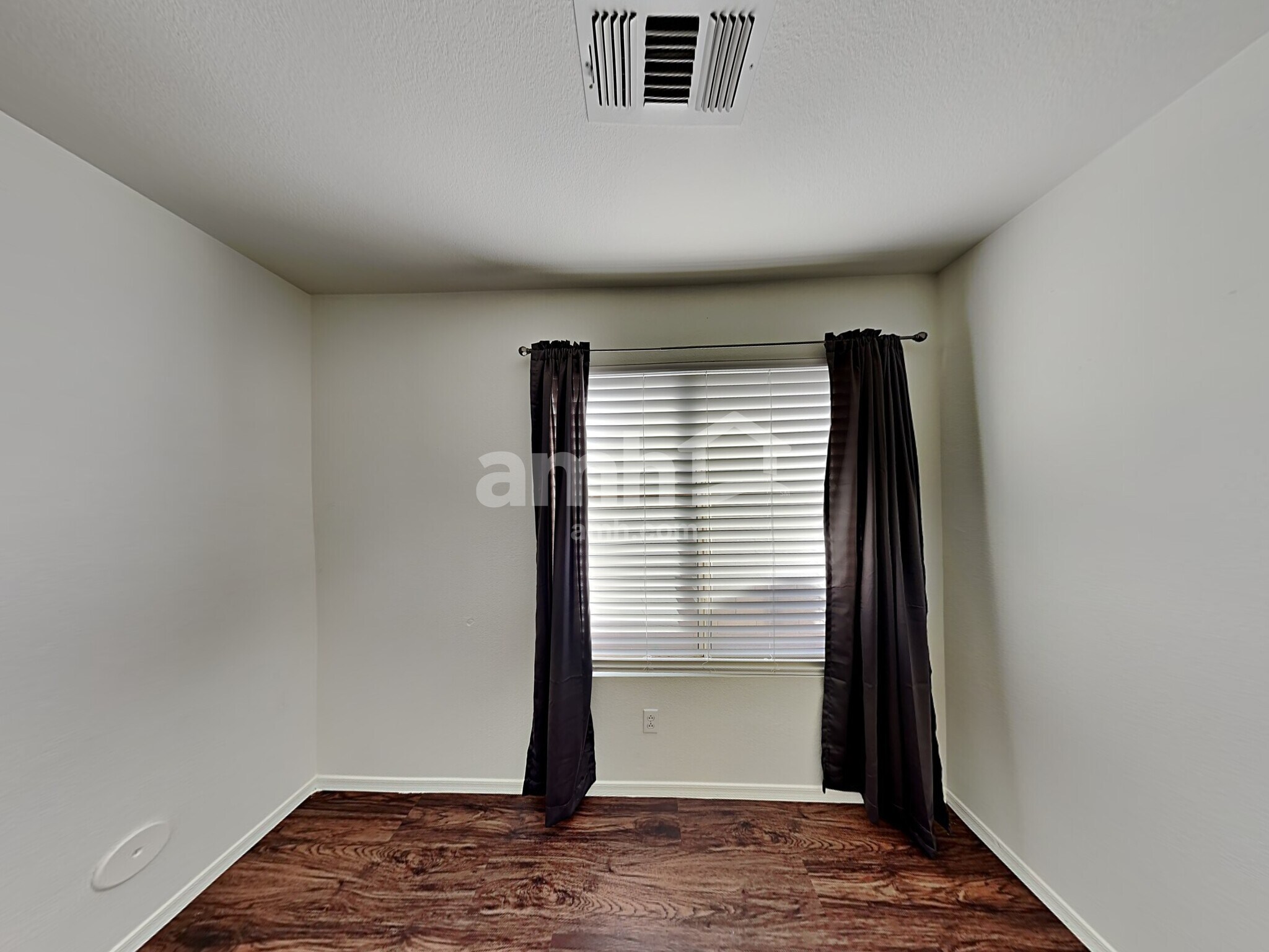 Building Photo - 1303 N Balboa Dr