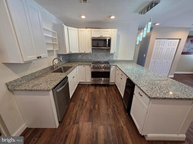 Building Photo - 1342 Edna Rd