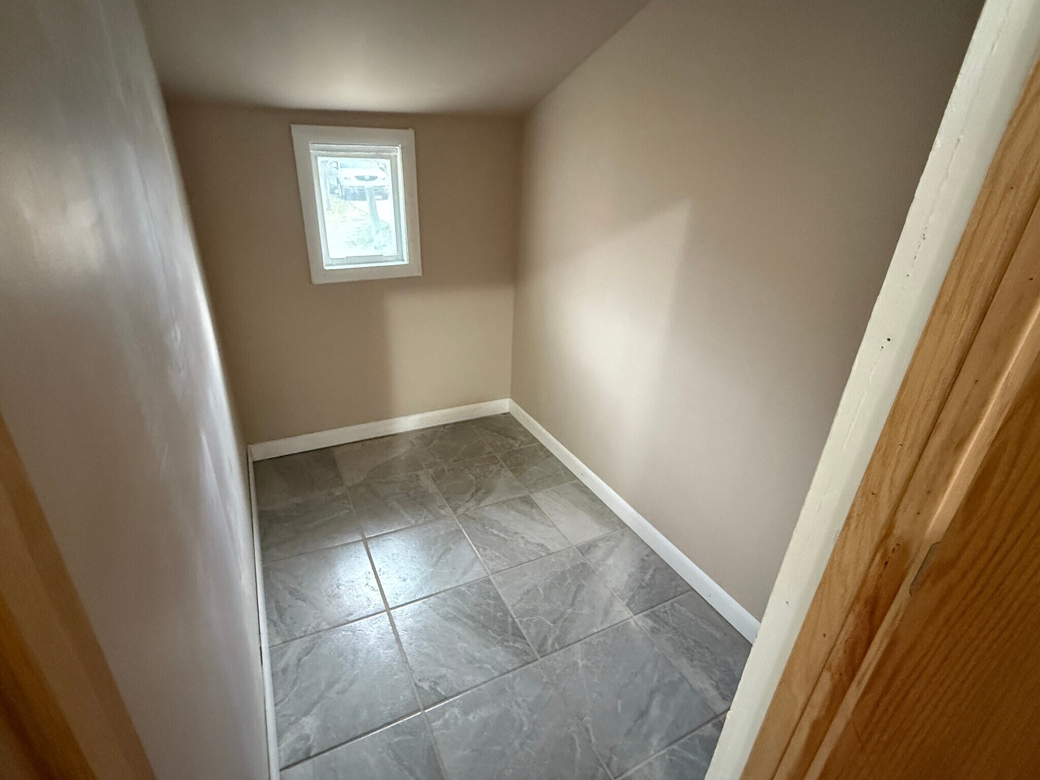 Building Photo - 215 E Bloomington St