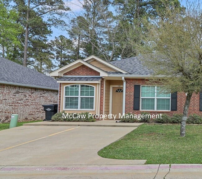 Building Photo - 1612 Stanley Drive