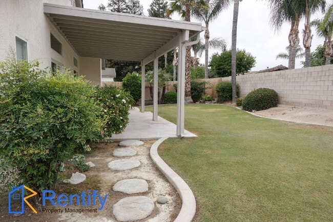 Building Photo - Charming Seven Oaks Home - 4Bed, 2Bath - Gardener Included!