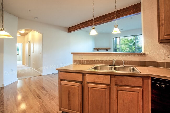 Building Photo - Beautiful 2- Bedroom near Miramont Park!