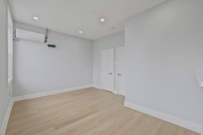 Building Photo - 55 Astor Pl