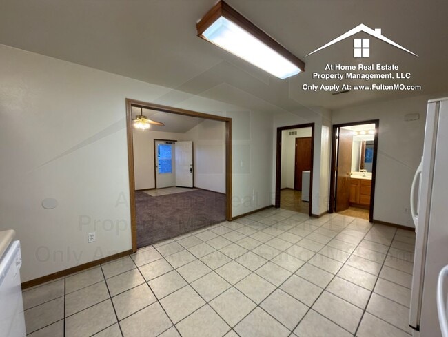 Building Photo - Sabre Circle 497–499 Duplex