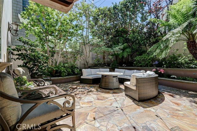 Building Photo - 3005 N Poinsettia Ave