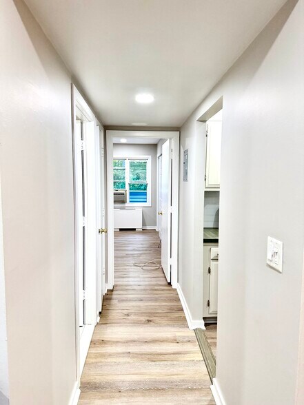 Building Photo - 11 Wild Oaks Rd