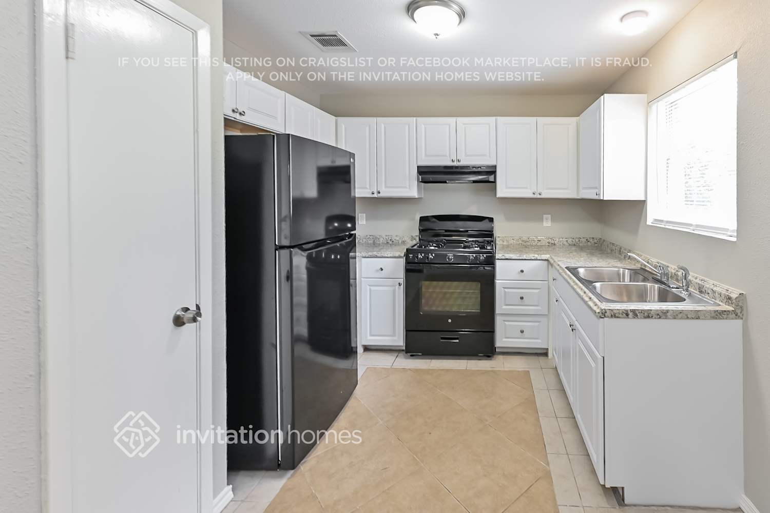 Building Photo - 8703 Saratoga Forest Dr