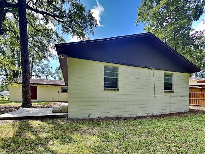 Building Photo - 951 Turtle Creek Dr S