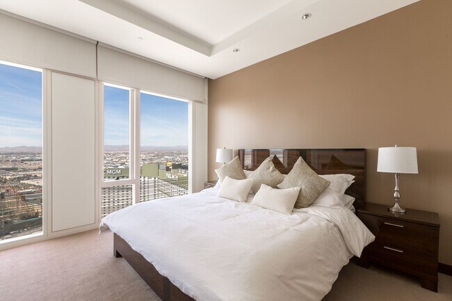 Building Photo - BEAUTIFUL WALDORF ASTORIA UNIT ON THE 34TH FLOOR!