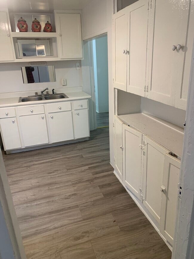 Building Photo - 311 Lee St W