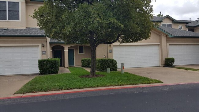 Building Photo - 2100 Pipers Field Dr