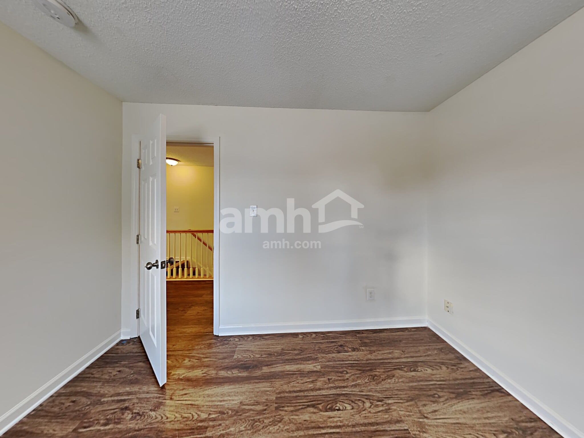 Building Photo - 241 Pinecroft Dr