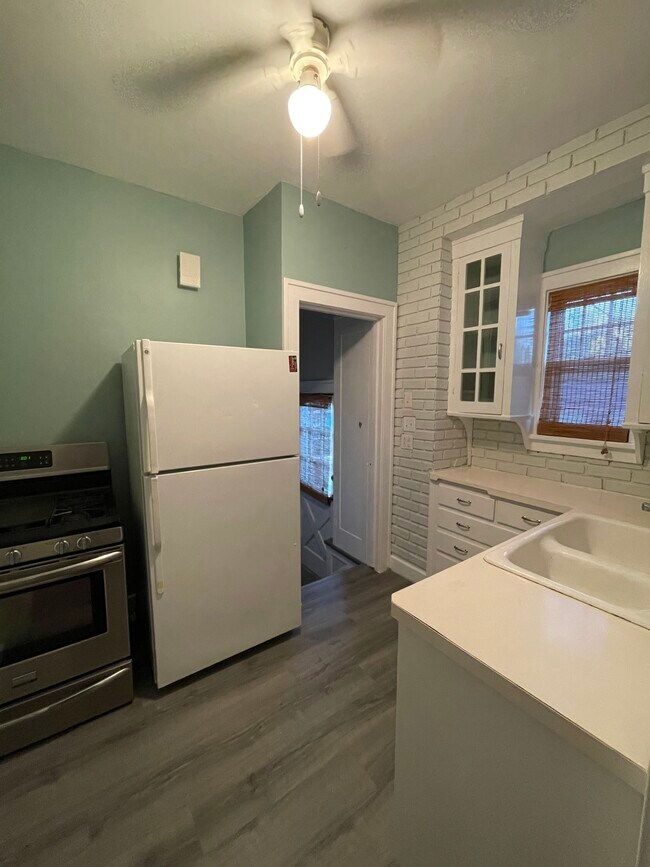 Building Photo - 4549 Poppleton Ave