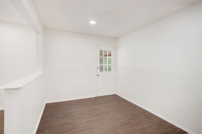 Building Photo - 1829 Ridgewood Rd