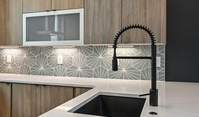 Building Photo - 2870 Tremont Pl