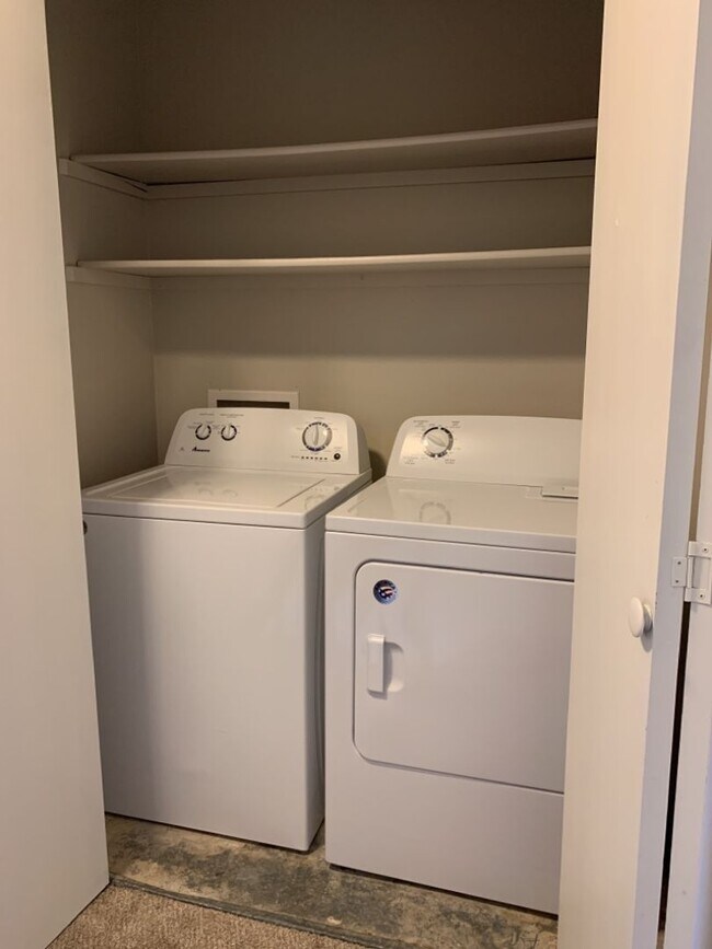 Building Photo - 1925 Ross Ct