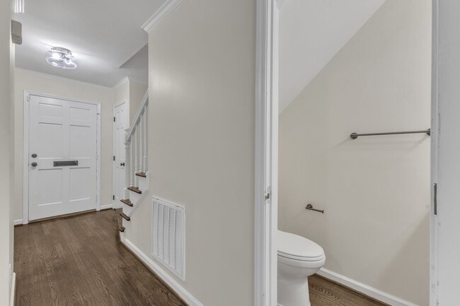 Building Photo - 2824 Wayland Dr