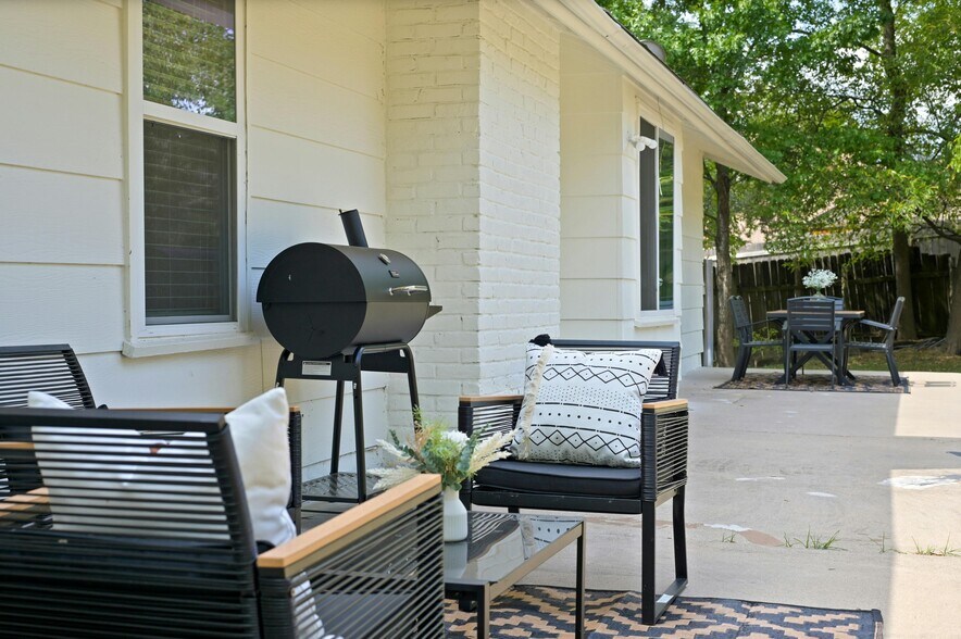 Backyard - 9414 Meadow Vale