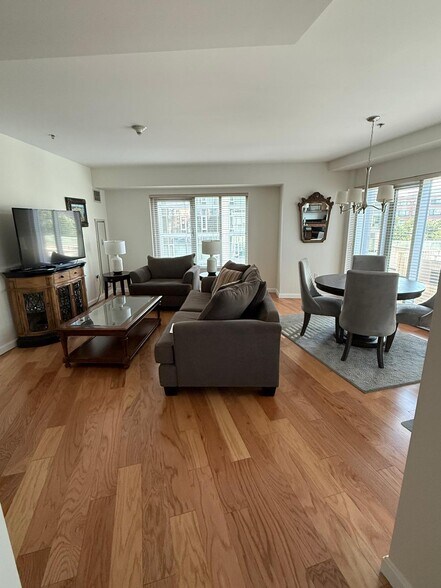 Building Photo - 100 Exchange St