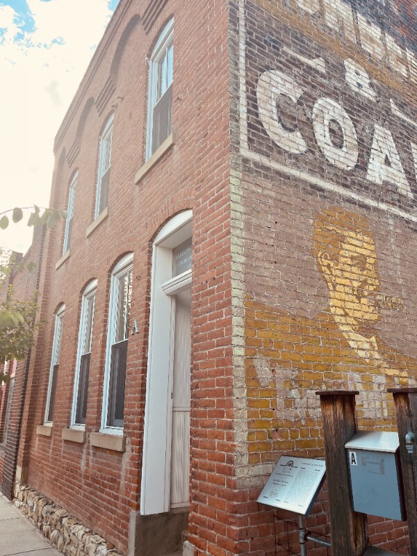 Building Photo - 214 S 2nd St