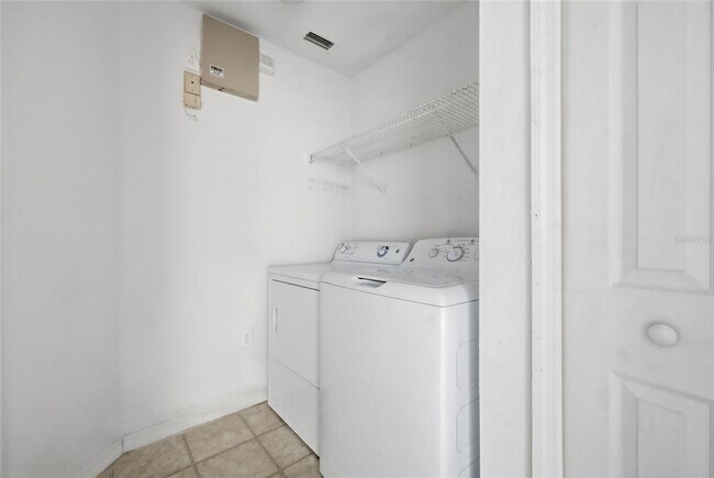 Building Photo - 5447 Vineland Rd