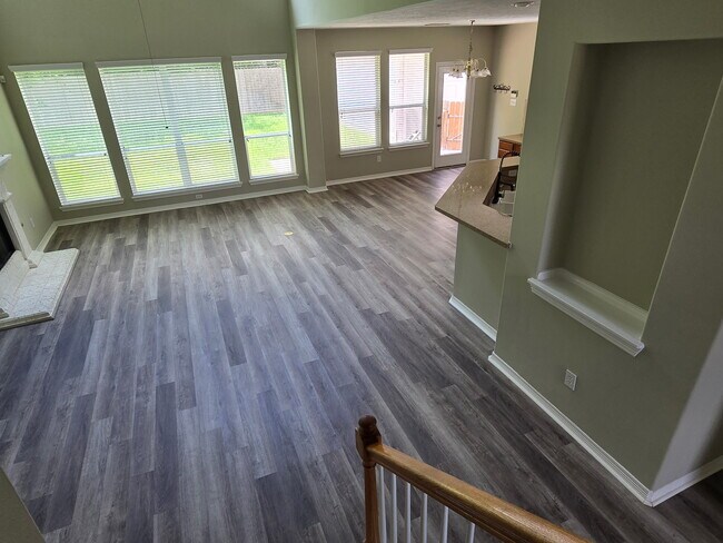 Building Photo - 2126 Blue Water Bay Dr