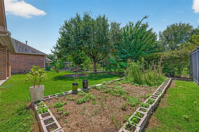 Building Photo - 17803 Hayward Hill Dr
