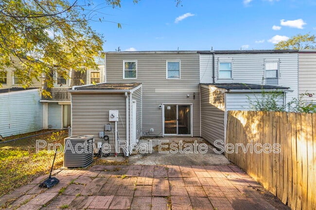 Building Photo - 5809 Layton St