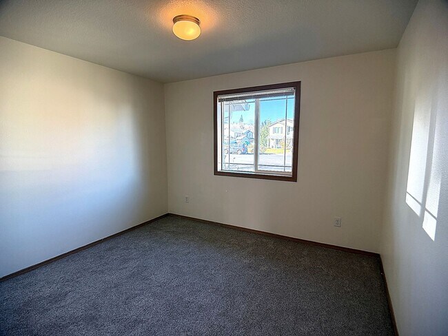 Building Photo - Well Maintained Single Level Home for Lease in Kelso