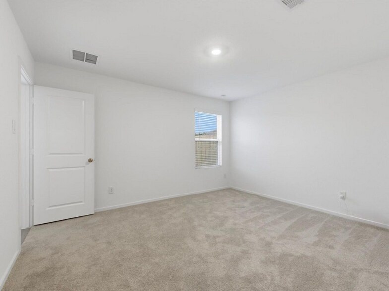 Building Photo - 25409 Carnation Ct