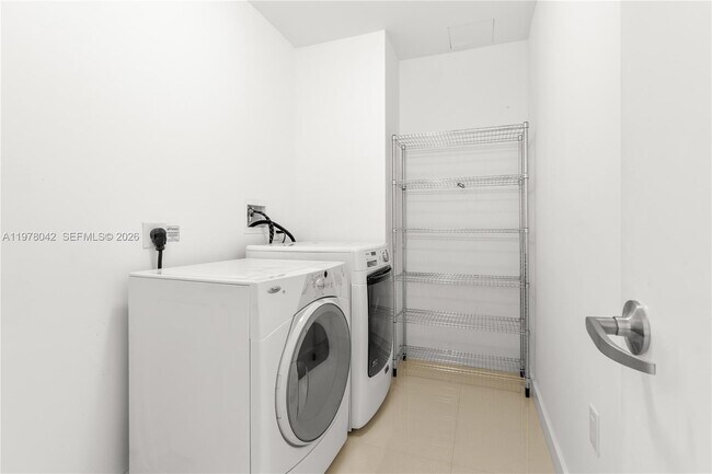 Building Photo - 1100 Biscayne Blvd