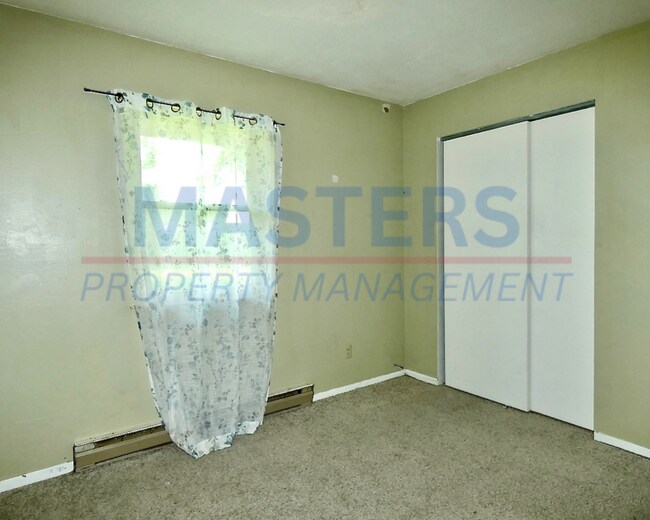 Building Photo - 3 Bedroom House
