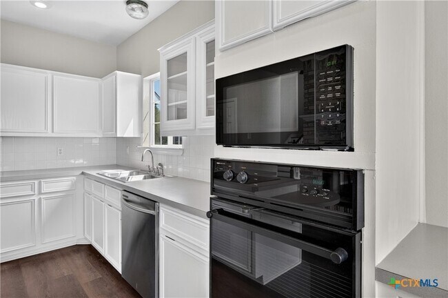 Building Photo - 1810 Mesa Oaks Cir