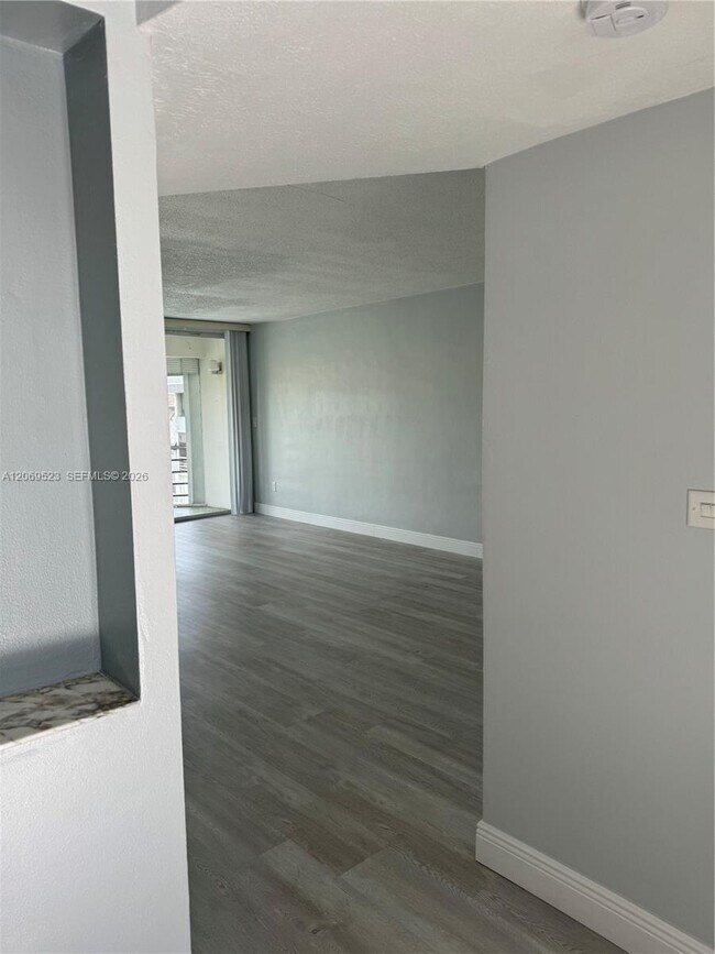Building Photo - 1398 NE 191st St