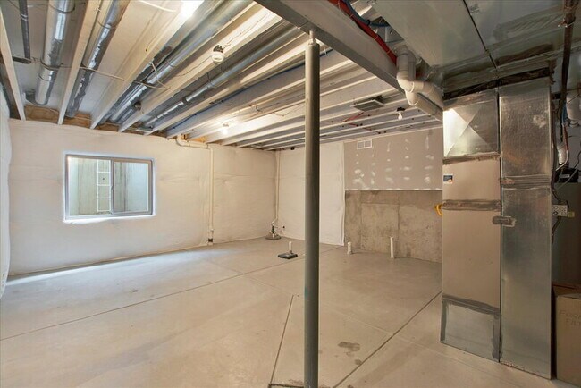 Building Photo - 9318 E 58th Dr