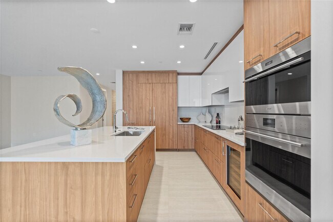 Building Photo - 153 N Seabreeze Blvd