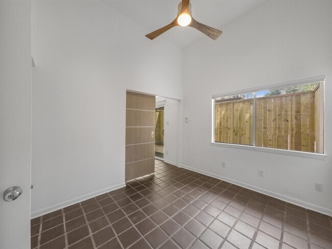 Building Photo - 3407 Roseland St