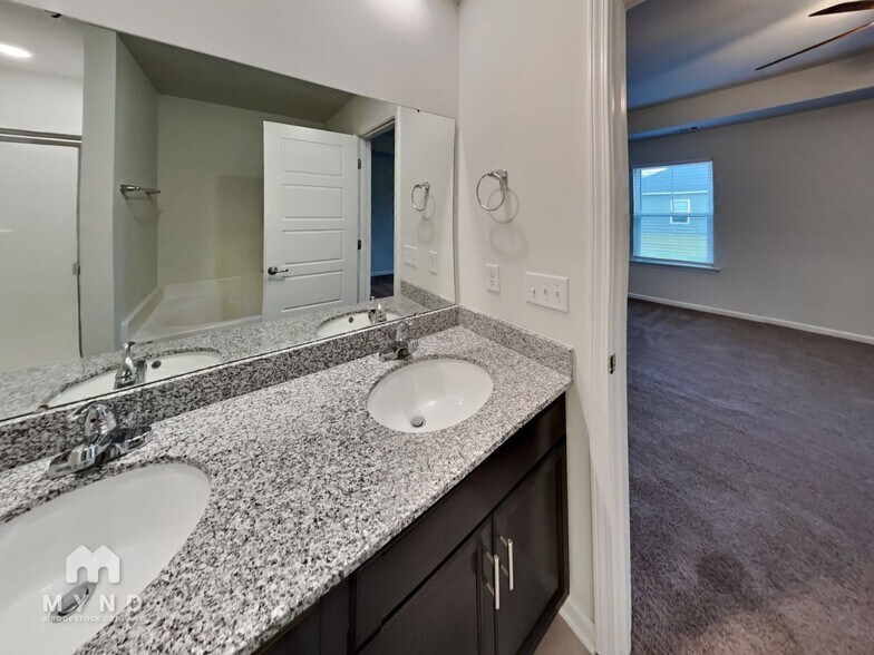 Building Photo - 119 Dasher Dr