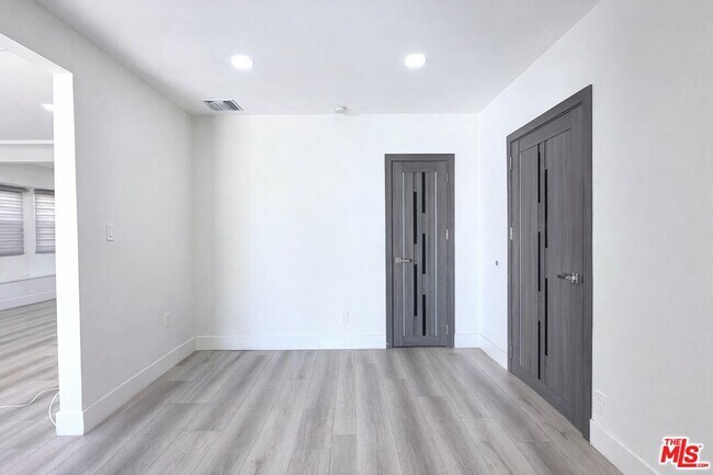 Building Photo - 11836 Rialto St