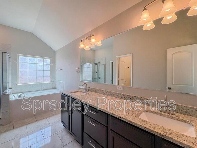 Building Photo - 1131 Kiskadee Branch Dr