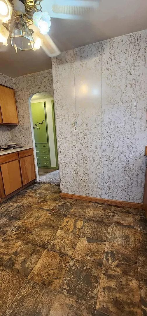 Building Photo - Quaint, single family home close to ISU