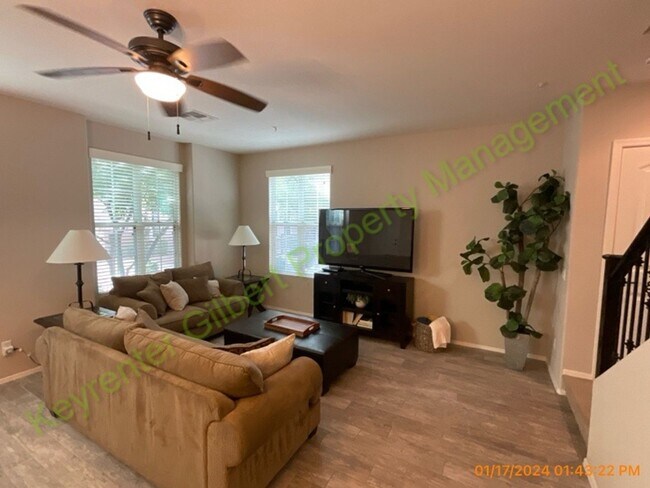 Building Photo - 3 bed/2.5 bath Condo in Gilbert’s Lofts in...