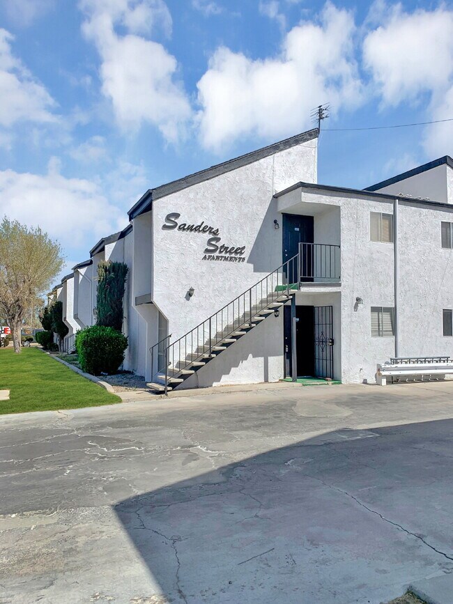 Building Photo - 726 N Sanders St