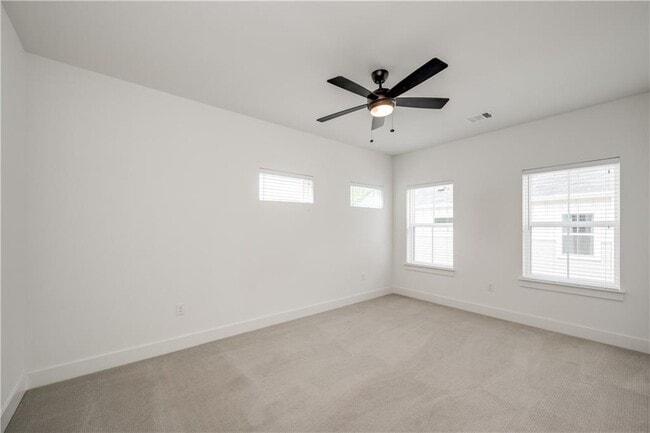 Building Photo - 3014 E 14th 1/2 St