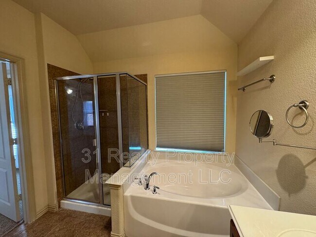 Building Photo - 1466 Cambridge Dr