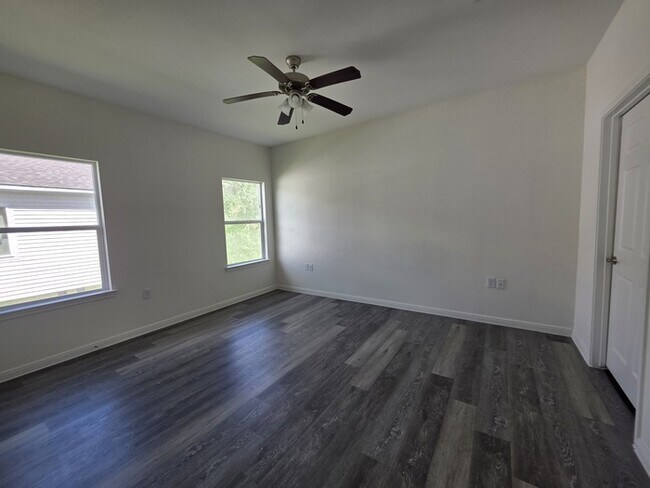 Building Photo - 3/2/2-Oakdale Floorplan