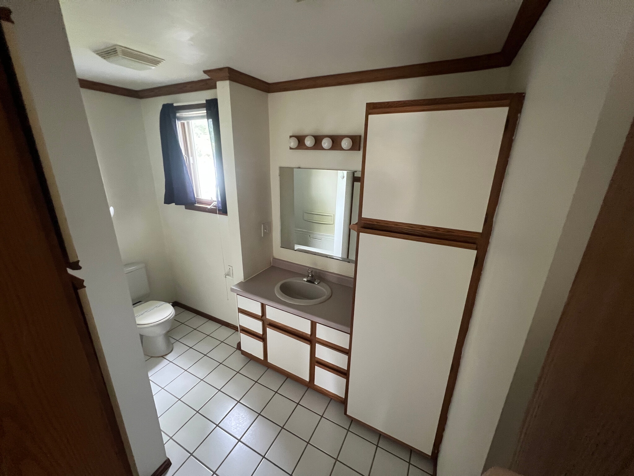 Building Photo - 823 West Ave S